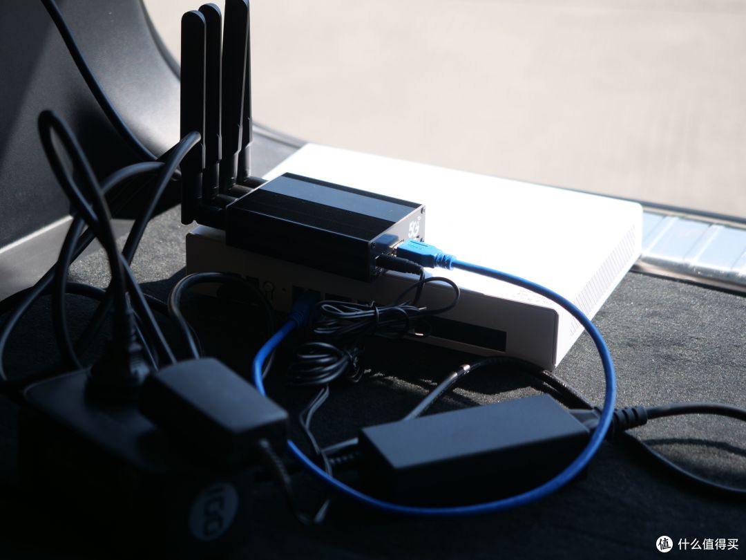 支持QWRT的车载5G CPE改装-威联通301W上车实战