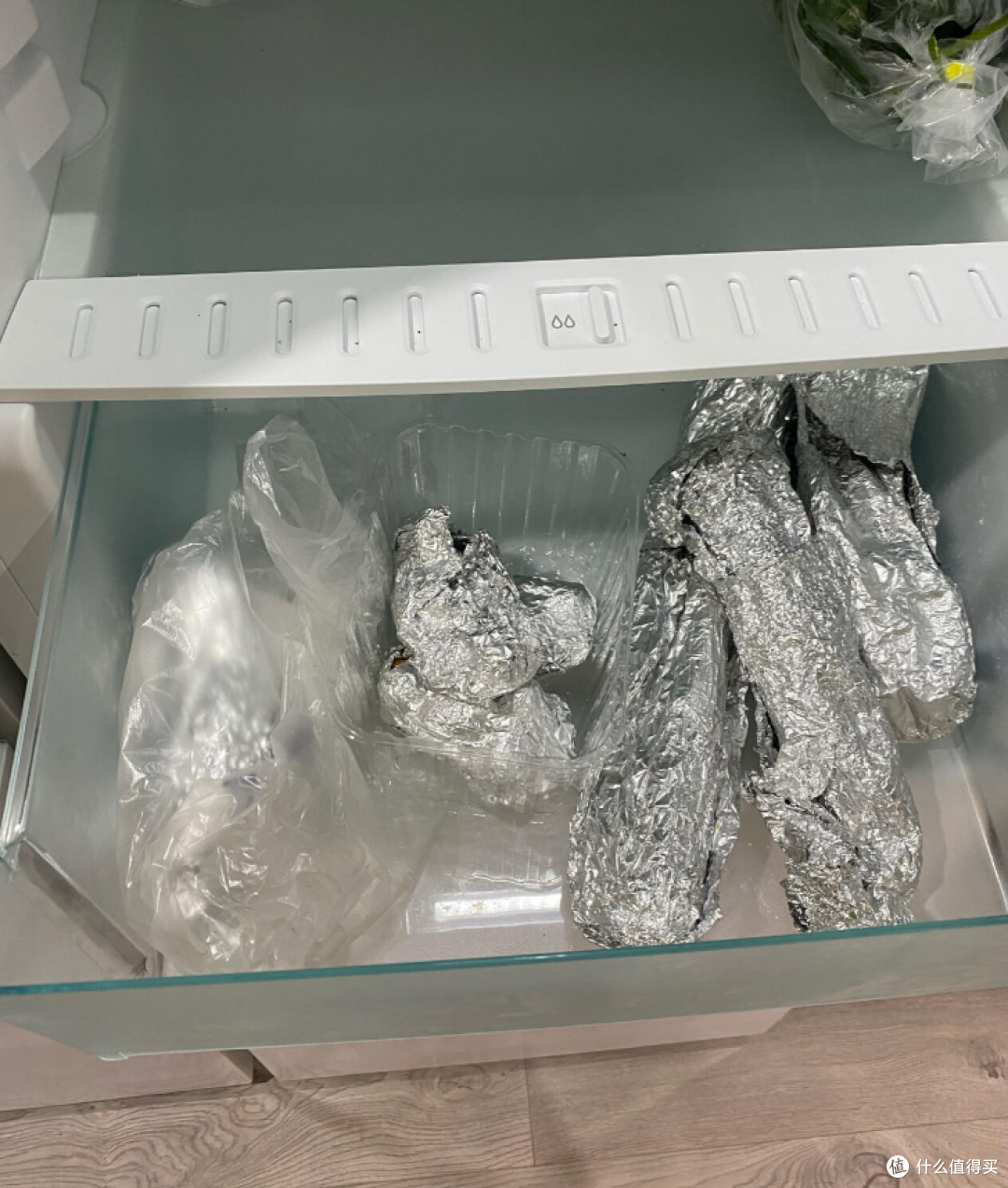 现在的年轻人也太聪明了吧,几块钱的锡纸,硬是用成了家居神器!