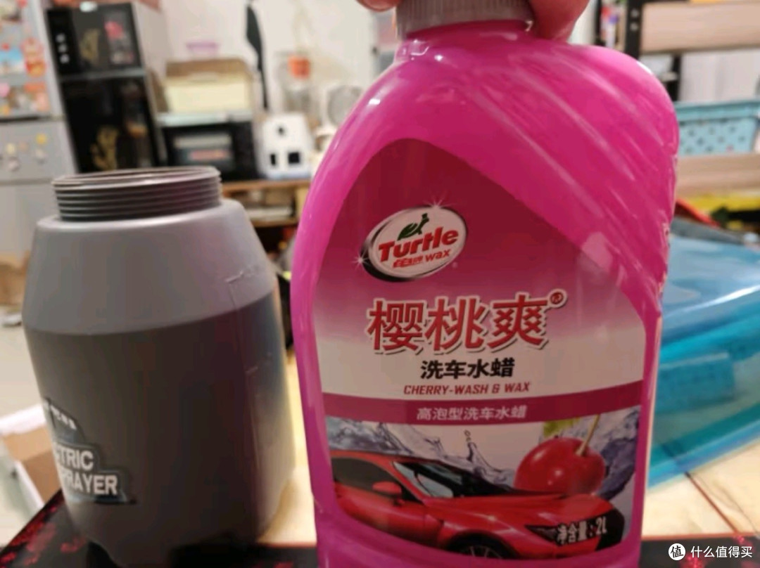 龟牌樱桃爽2L洗车液水蜡:深层清洁,光泽再现,尽享爱车如新体验