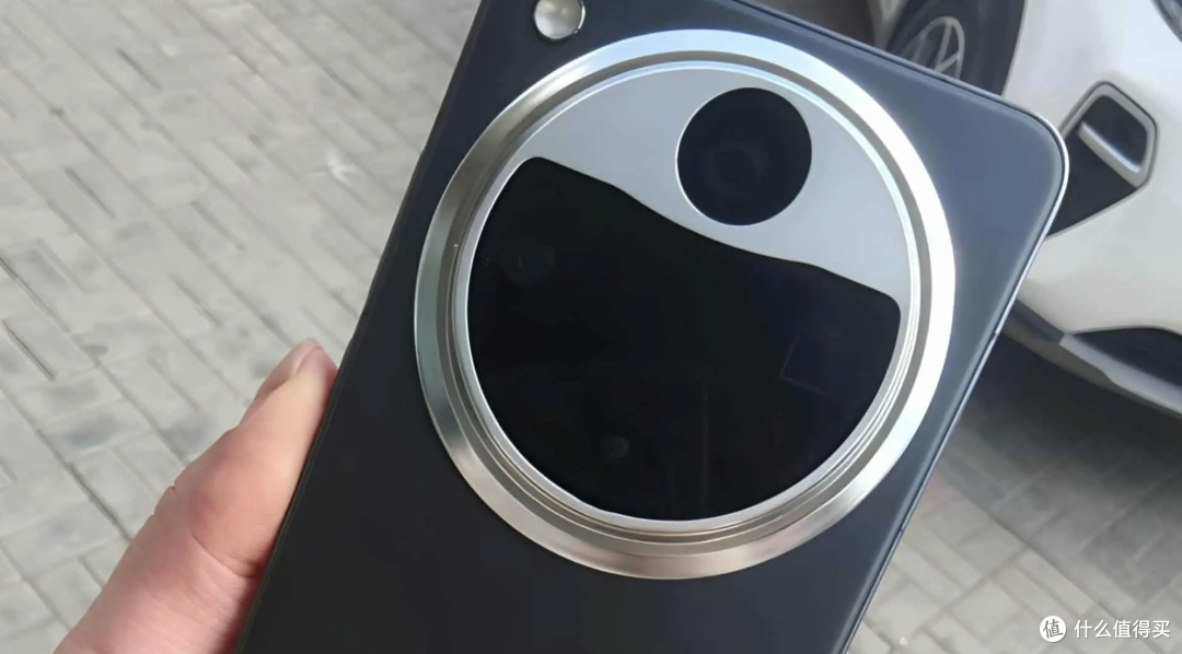 OPPO Find X8 Ultra跑分真机齐曝光 外观好像有点喜感