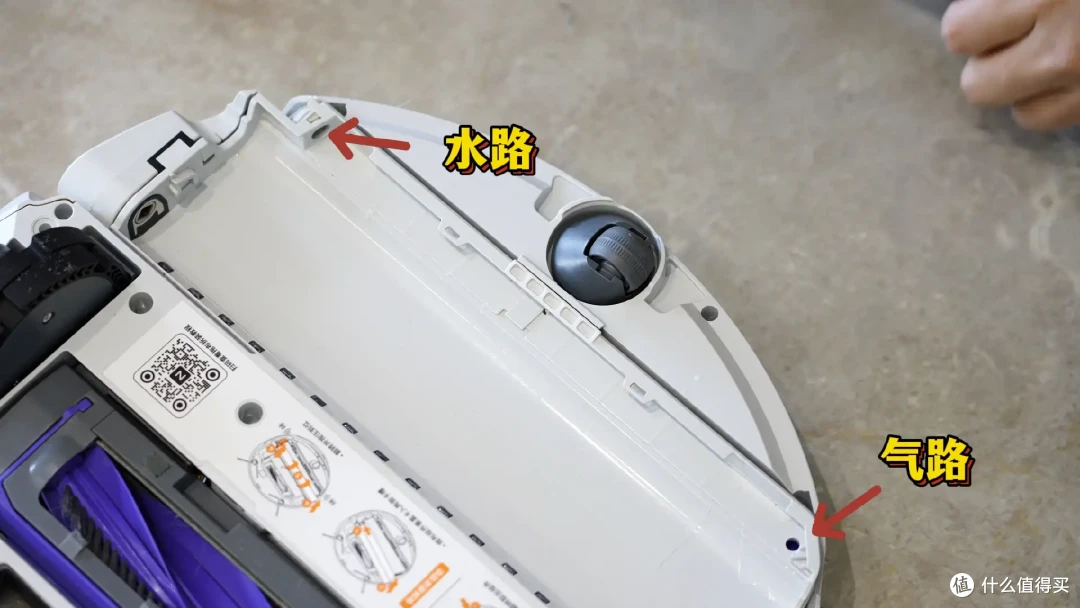 云鲸首款AI活水履带洗地机器人值得买吗?看实测你决定