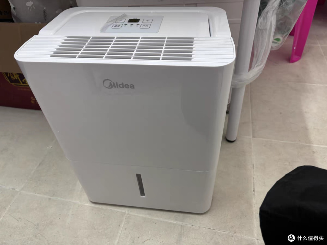 美的除湿机家用轻音小型抽湿机别墅室内卧室12升干衣回南天吸湿器