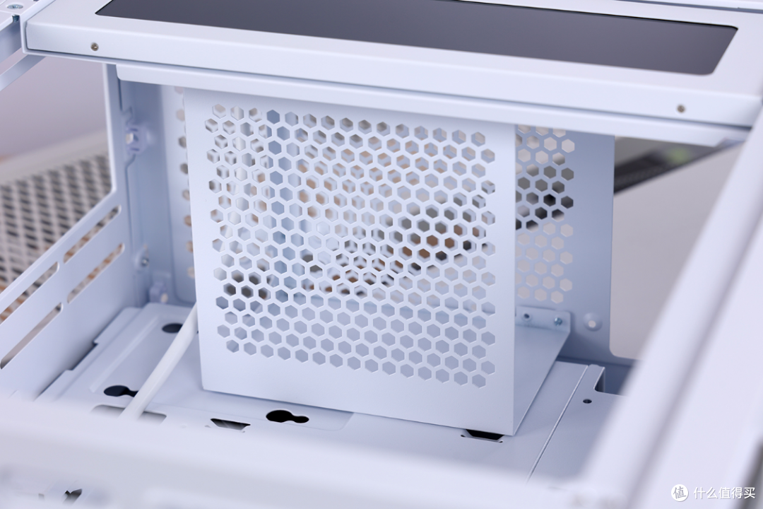 高配但小体积,11.3寸副屏!闪鳞G600搭配98X3D+5070Ti装机分享