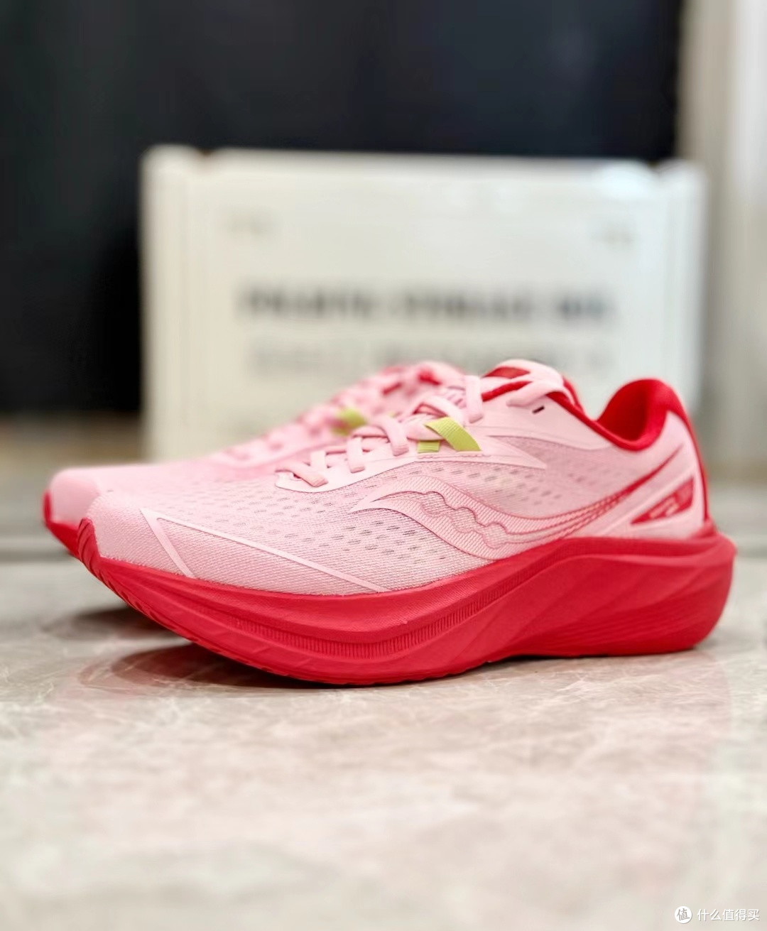草莓西瓜红!Saucony Slay 2,让跑步更出彩