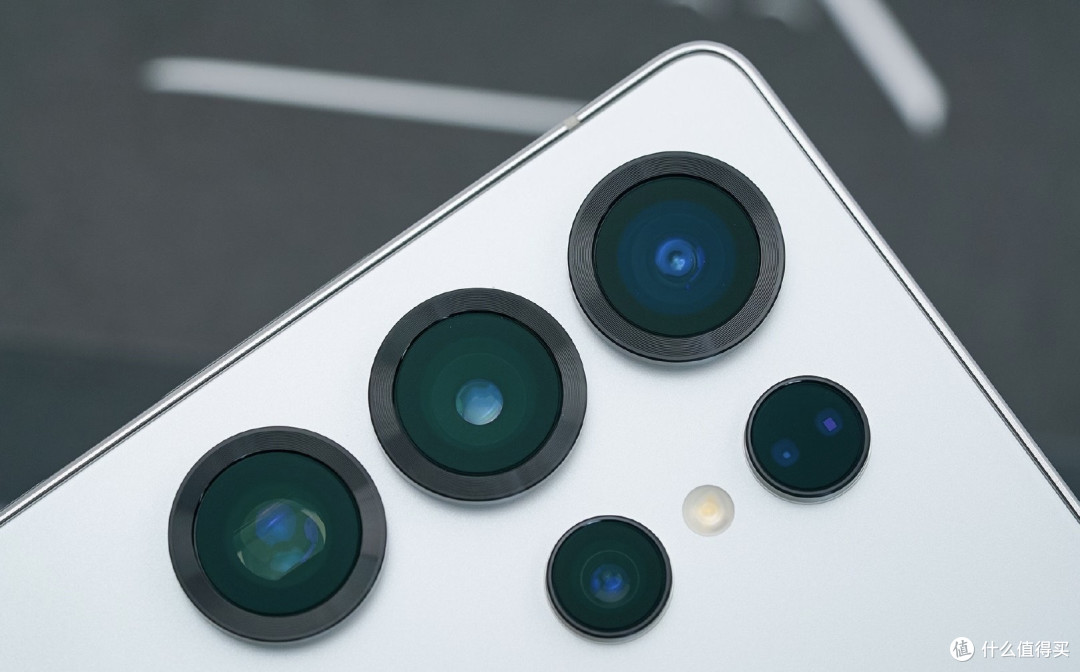 三星Galaxy S25 Ultra:超拟人AI助理与2亿像素AI摄影的旗舰革新