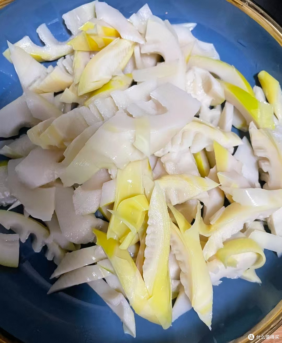 春日里的时令美味:春笋炒腊肉