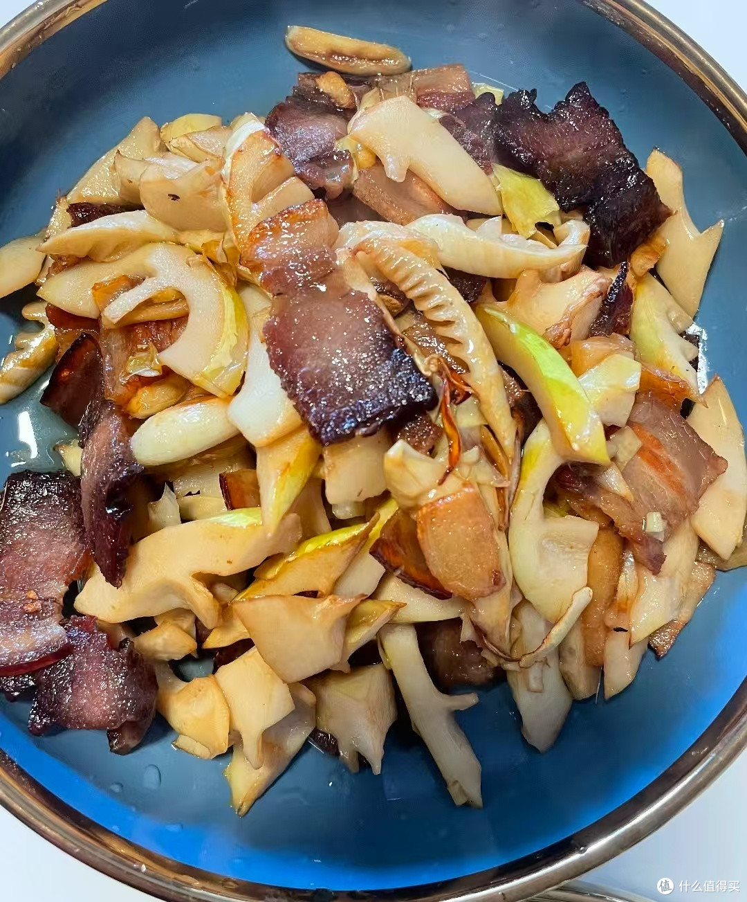 春日里的时令美味:春笋炒腊肉