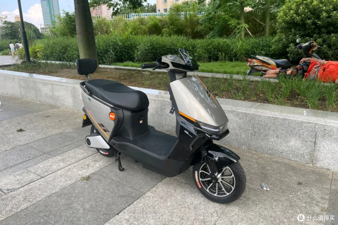 绿源电动自行车S70-D:长续航通勤家用代步新选择