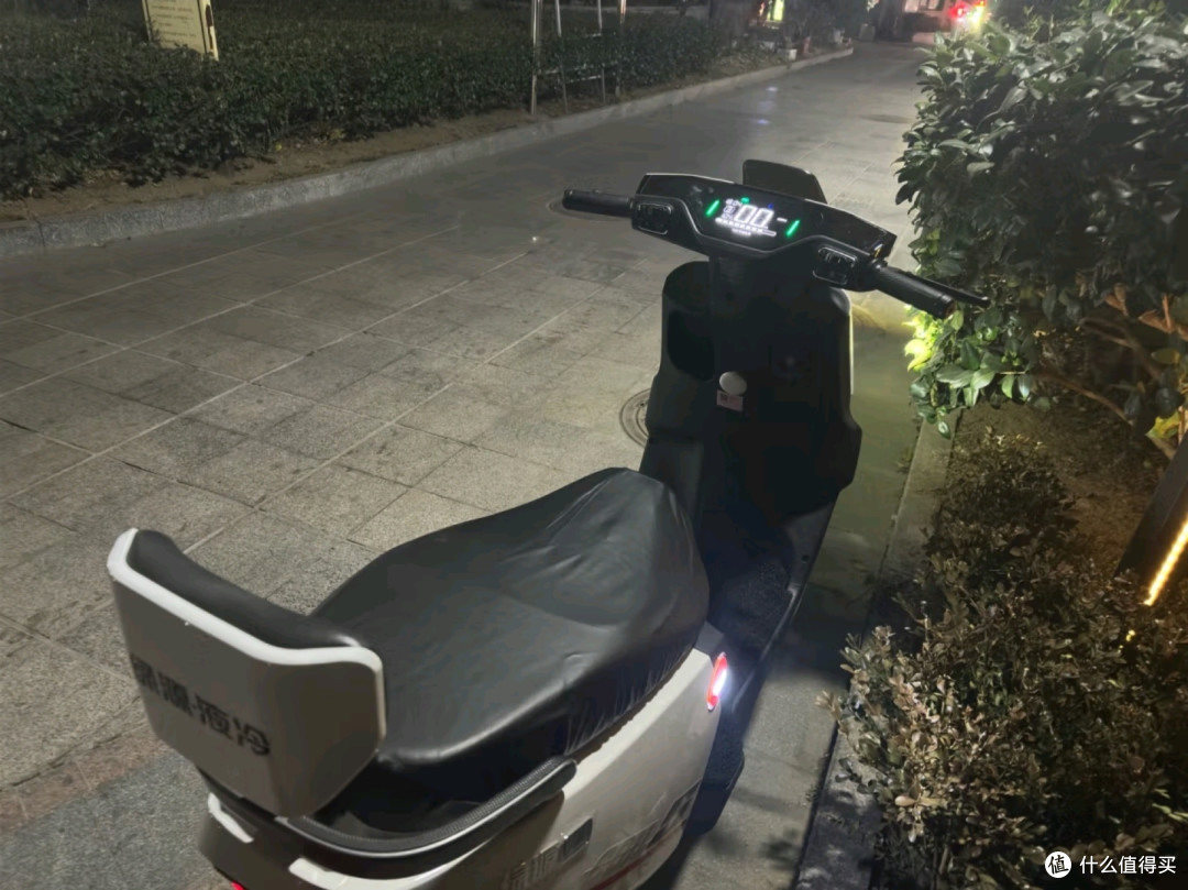 绿源电动自行车S70-D：长续航通勤家用代步新选择