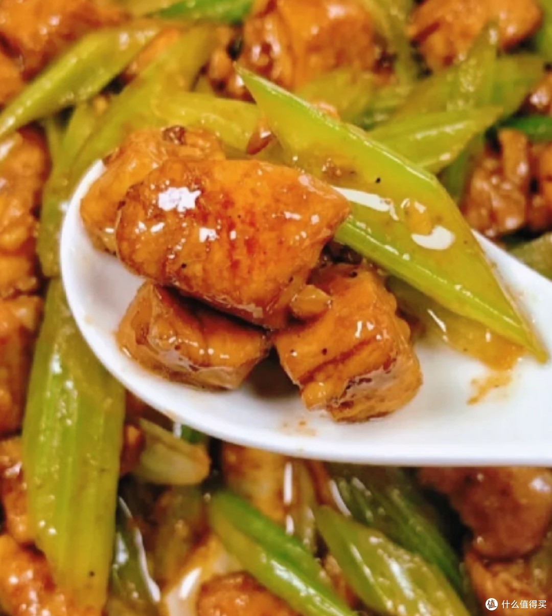 春季饮食秘籍：西芹鸡丁，这样炒才健康！