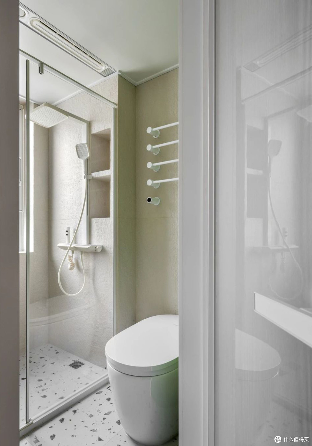 发现上海一户人家,坚持全屋做满柜子,不买床,实用性超强又美观