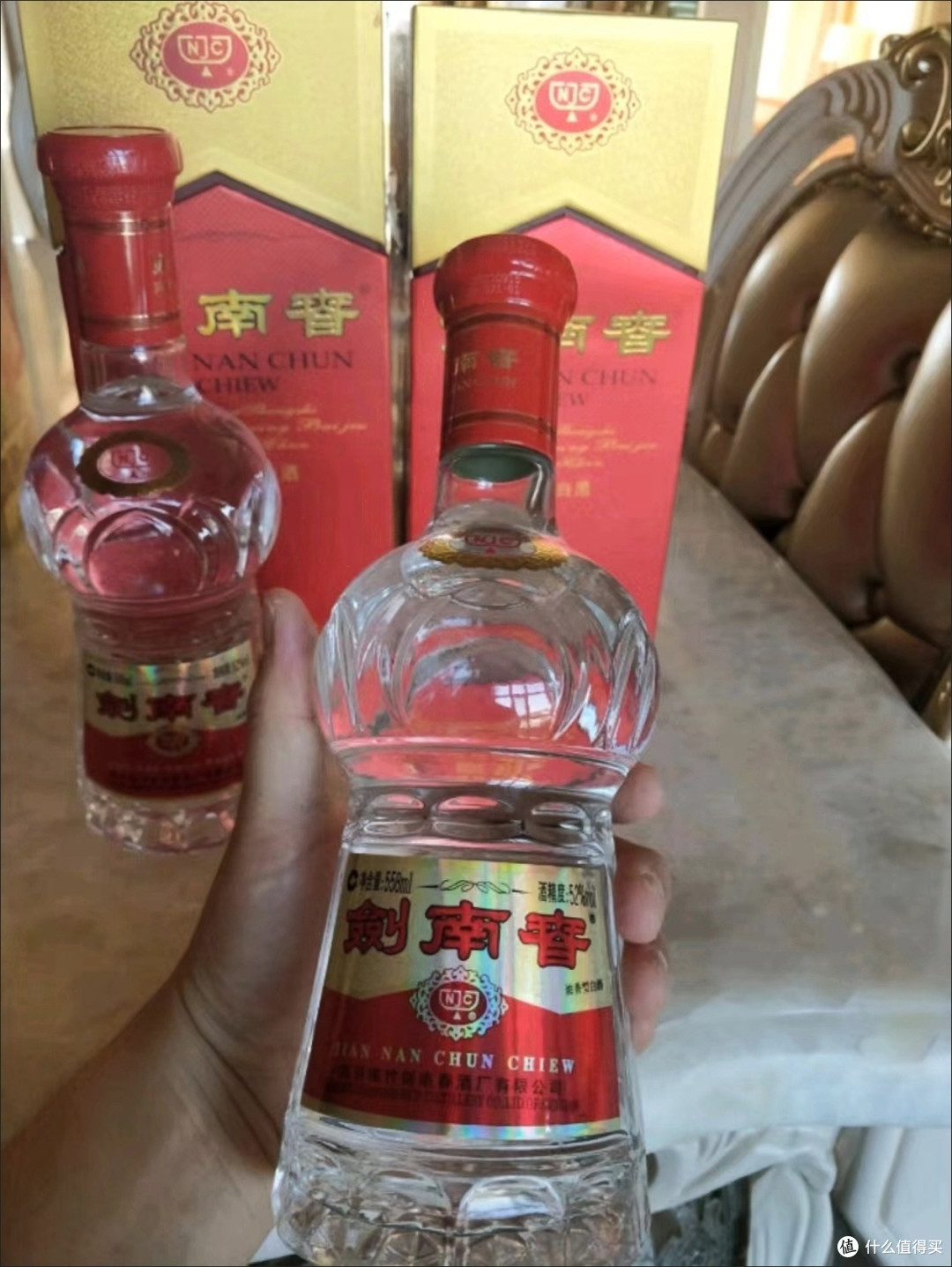 剑南春的52度水晶剑每年都会参加成都糖酒会的。我喜欢喝这款酒。