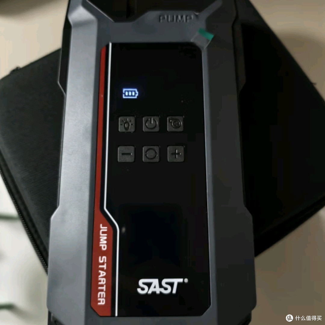 SAST汽车应急启动电源：多功能搭电宝，行车路上的得力助手