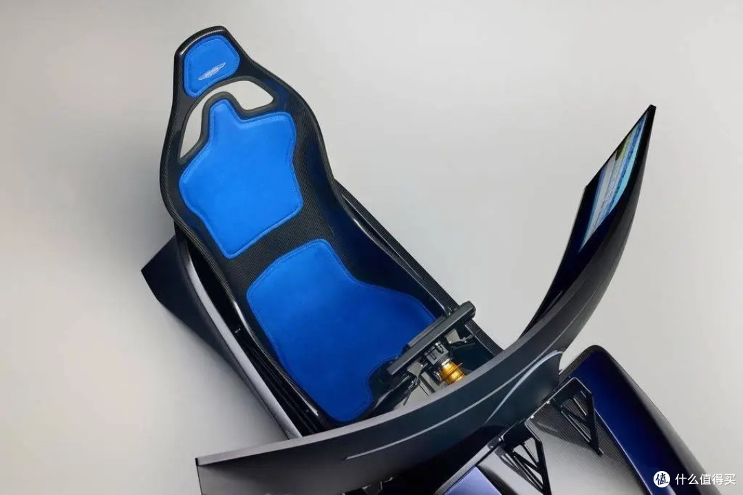 仅 50 台:阿斯顿・马丁合作推出 AMR-C01-R 赛车模拟器