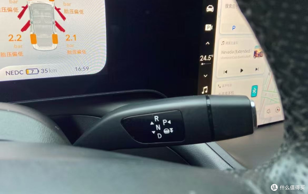 安全易操控的智能电动汽车