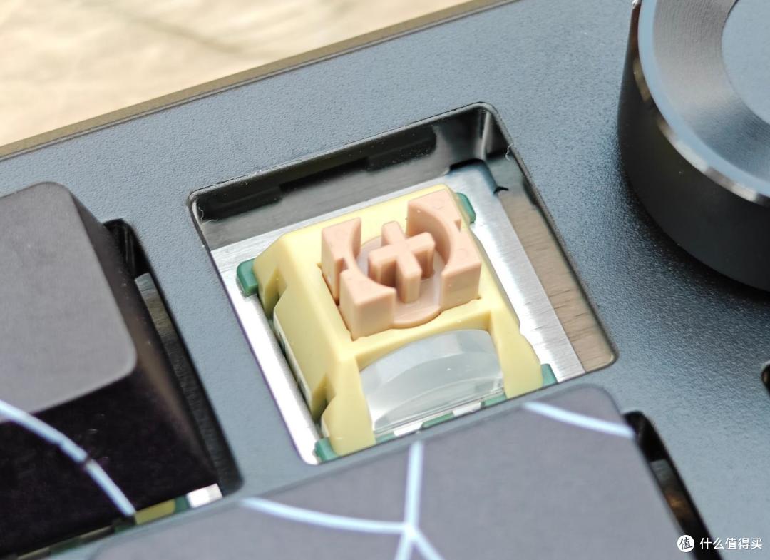 又能卷一波?新旗舰三模磁轴方案!黑爵AK820 MAX Ultra