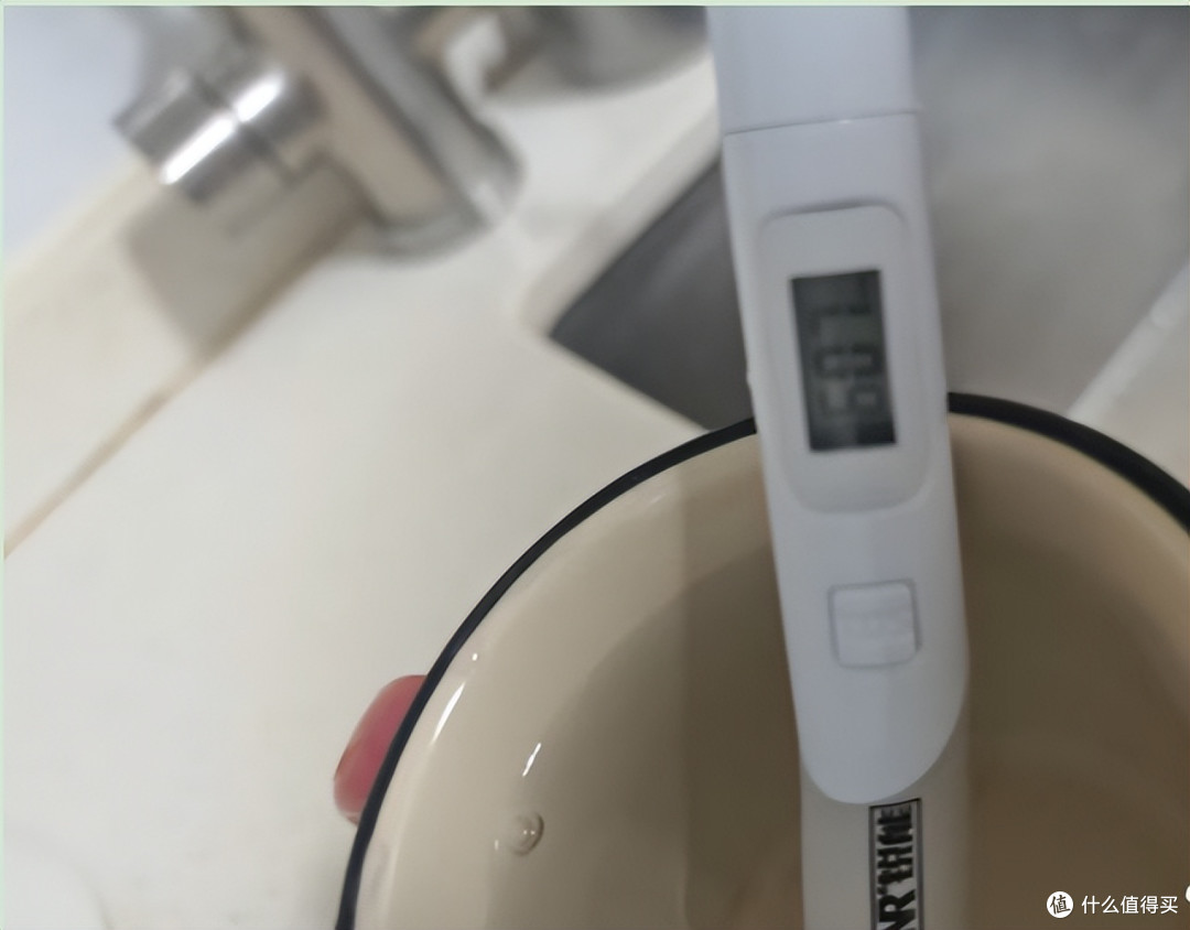 崩溃!净水器水管接反,女子喝了5 年“废水”,净水器有必要装吗