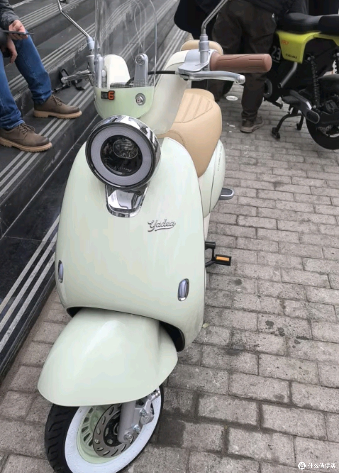 【雅迪冠能Q50深度测评】王鹤棣同款「城市轻骑新国标智能天花板