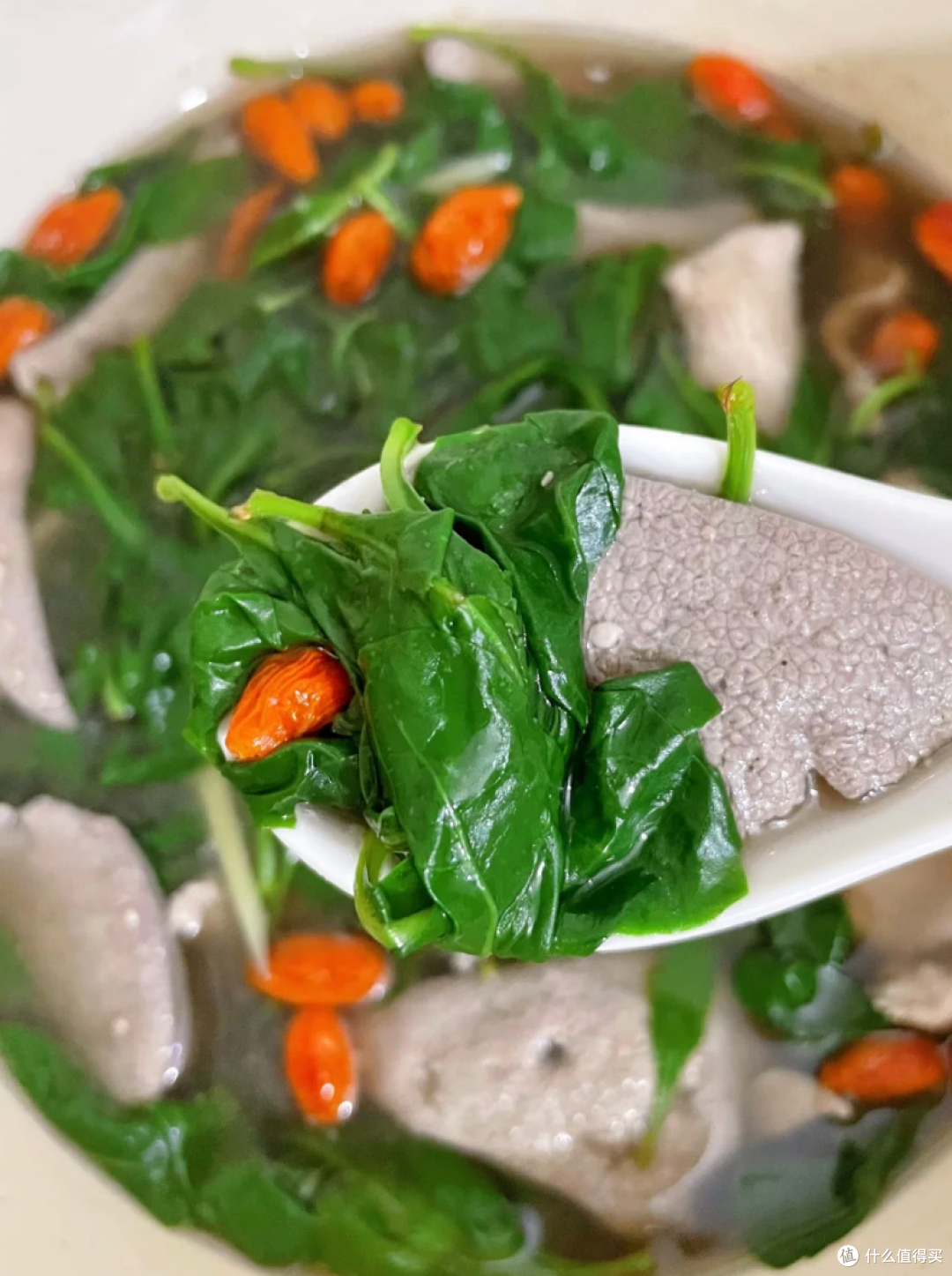 春季养生汤秘籍:枸杞叶猪肝瘦肉汤,这样煮才对!
