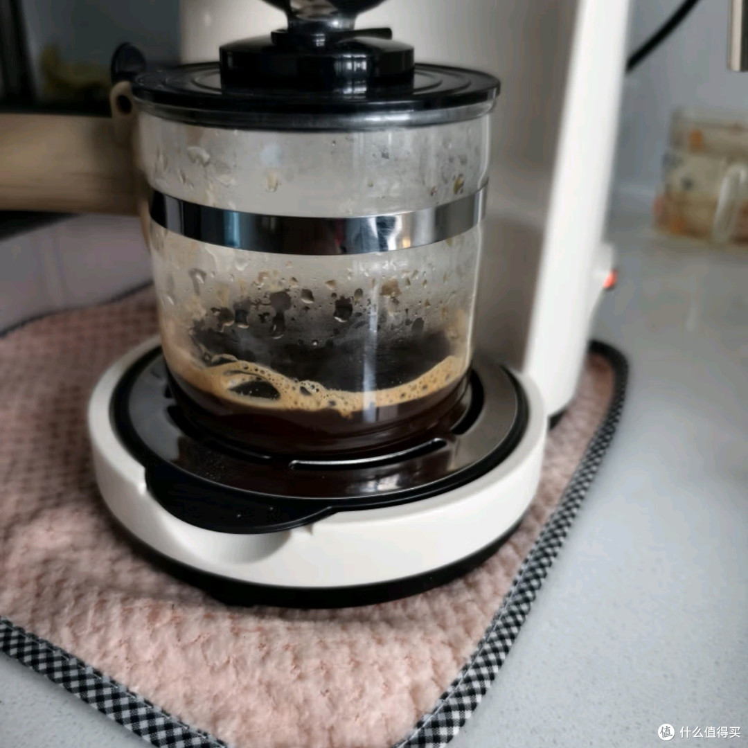 小熊家用意式半自动咖啡机:米白色魅力,一键开启花式咖啡之旅