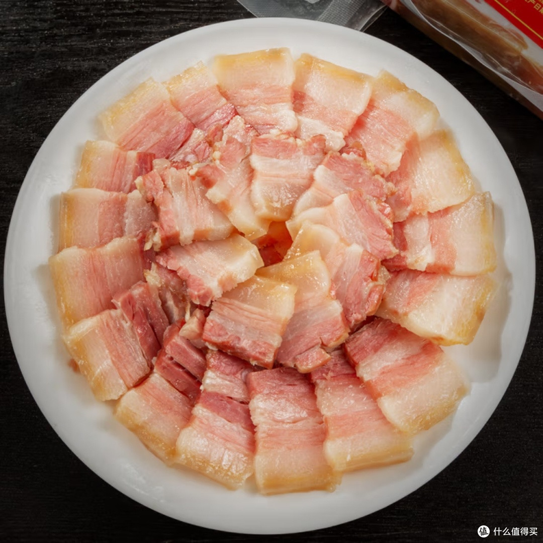 金字五花咸肉,源自拥有悠久历史的品牌,每一块咸肉都是从五花肉上直接