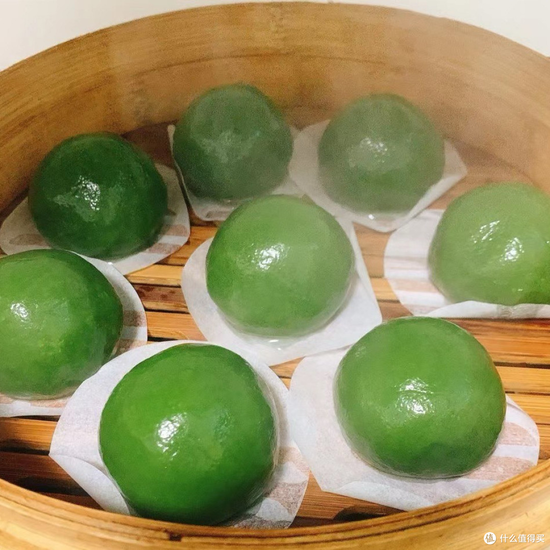 《春日限定美食:青团,一口软糯里的传统与新生》
