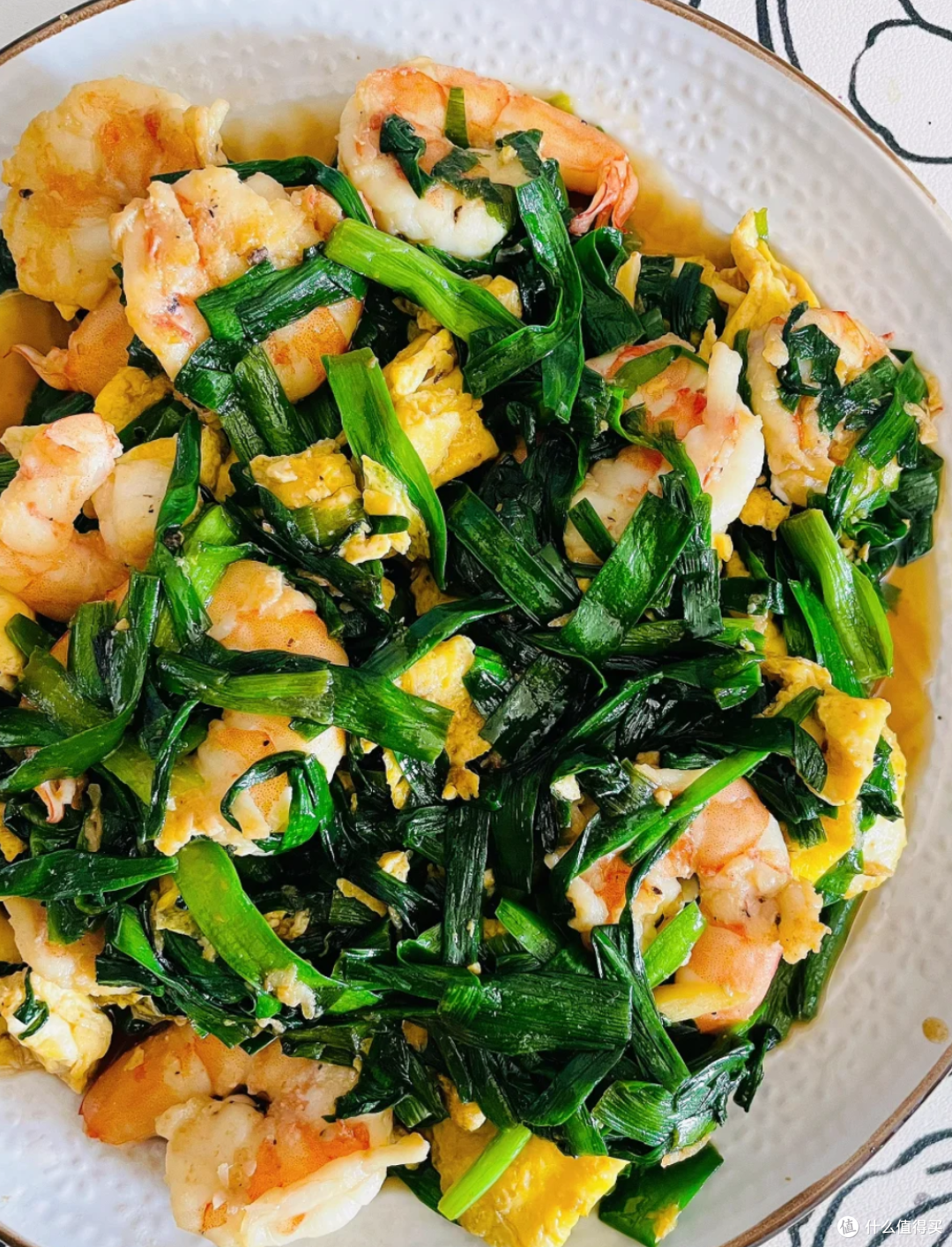 春日饮食避坑指南:虾仁韭菜炒鸡蛋里的健康奥秘