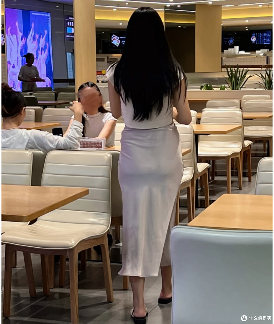 建议春季不要购买的9类“坑人服饰”,全是生活中的“大垃圾”!