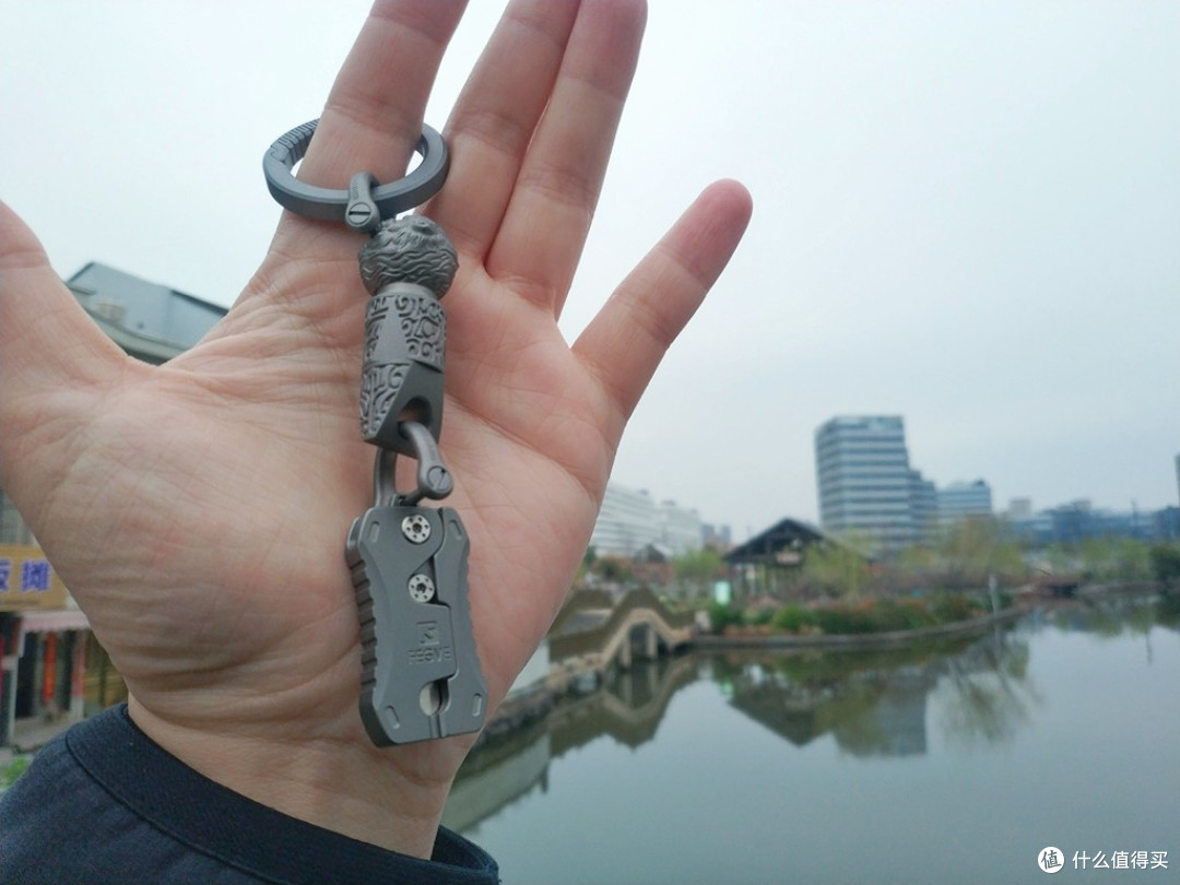 狮韵钛魂,扣系千秋:FEGVE 狮子钛合金快拆式钥匙扣品鉴