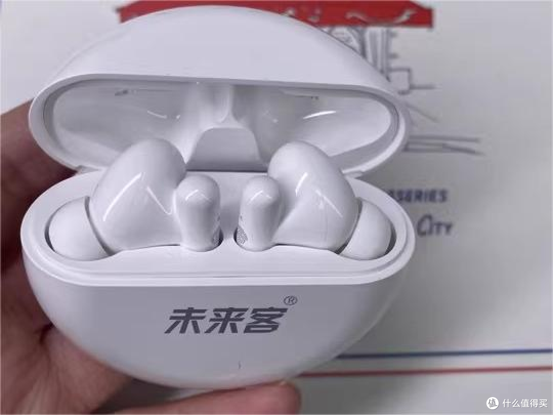 助听器老人推荐什么好？助听器电池款还是充电款好？