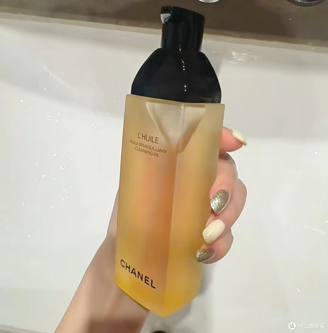 香奈儿 柔和净肤卸妆油:优雅卸妆好选择✨