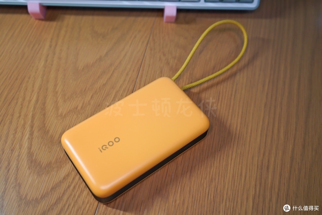 一体快充线，插上就来电——vivo iQOO 22.5W自带线充电宝