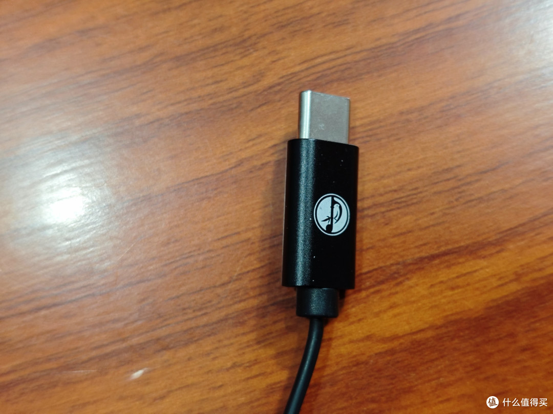 想要价格便宜佩戴舒适的入耳式有线耳机吗?夜莺z1就能满足你。