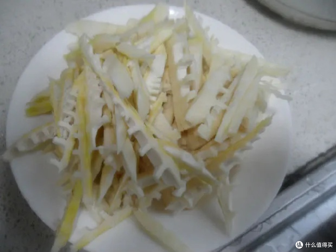 竹笋炒肉丝，春天来吃那是最合适。