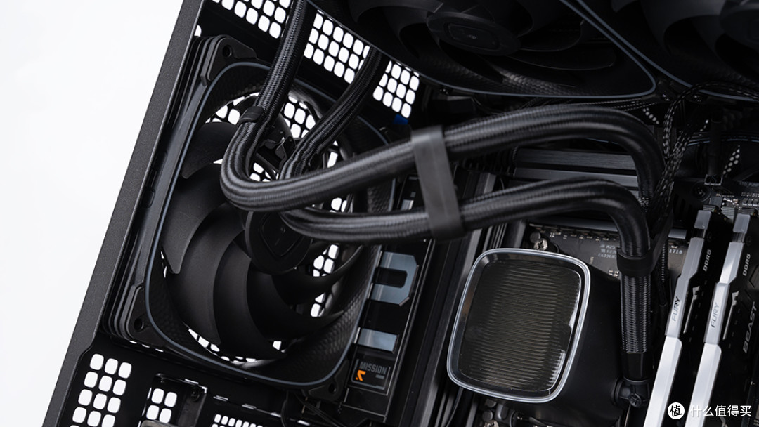 9950X3D+华硕X870-PLUS+RX 9070 XT+Model5装机:点燃AMD信仰之力