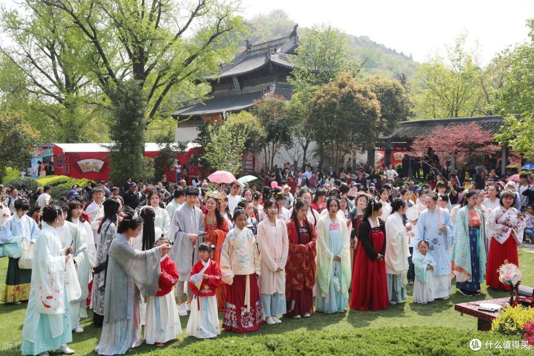“1菜端上桌，人财两相旺”，三月三，别忘吃1菜，尊重传统旺一年