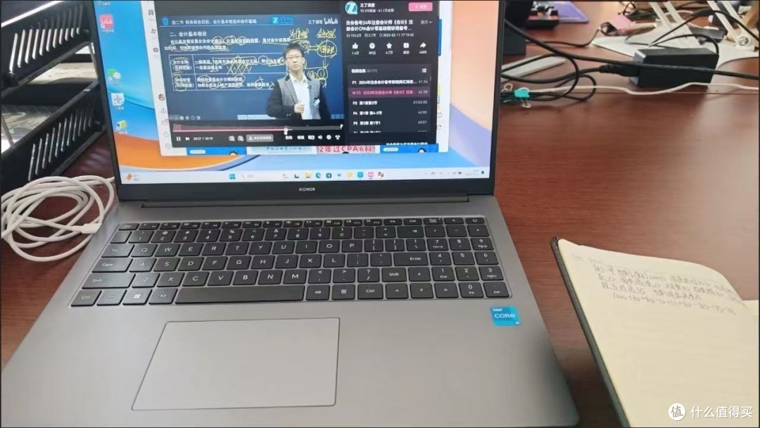 荣耀MagicBook X 16 战斗版:学生党的性价比之选