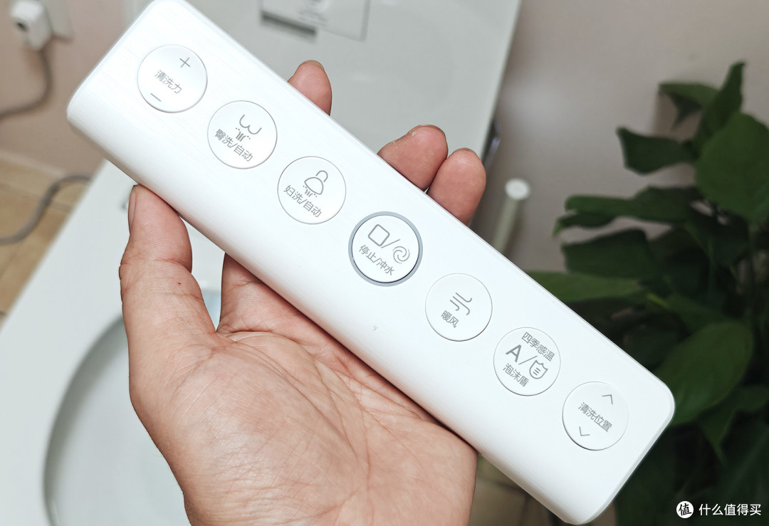 智能马桶换新记,小鲸洗智能马桶 U9解决水压不稳冲不干净的问题