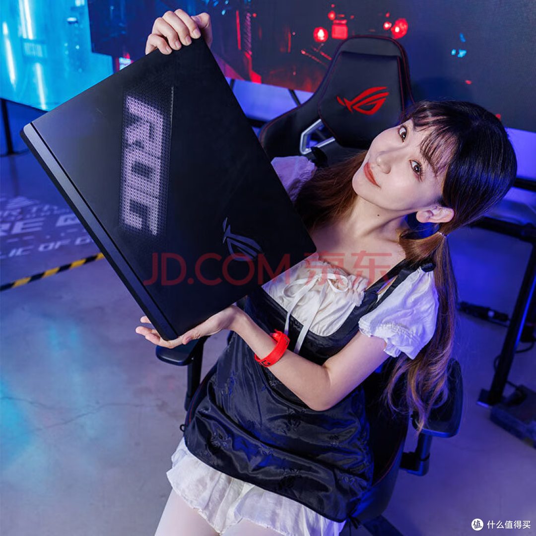 RTX 5090游戏本今晚陆续开售,性能怪兽来袭