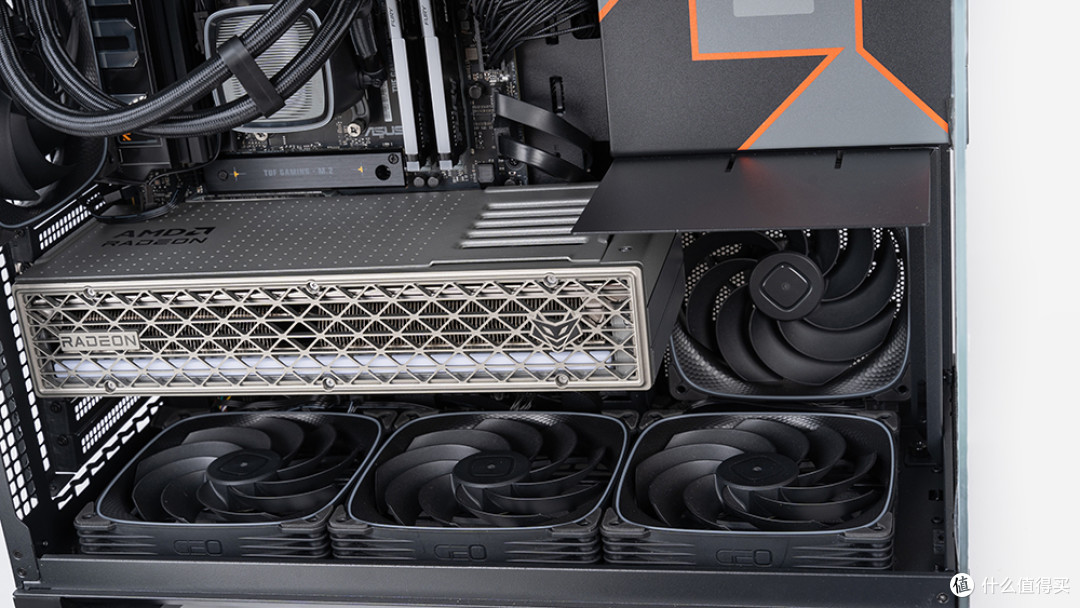 9950X3D+华硕X870-PLUS+RX 9070 XT+Model5装机:点燃AMD信仰之力
