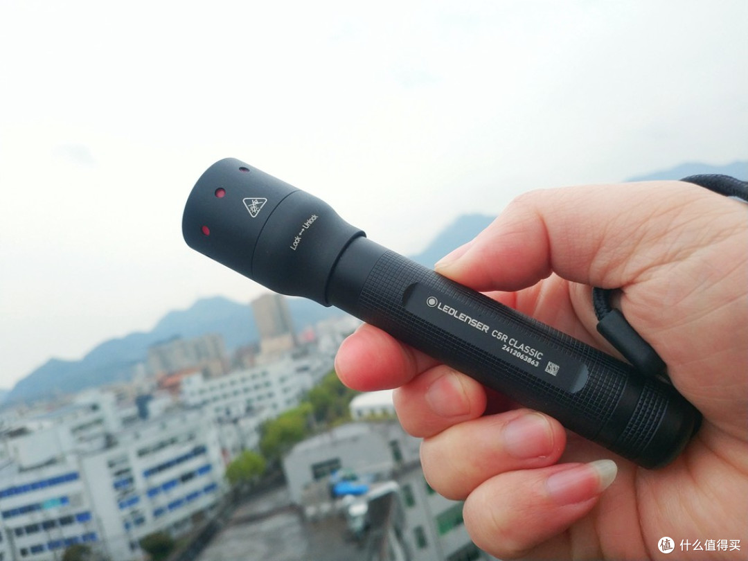 莱德雷神 C5R 手电筒:德国精密工艺与户外照明的完美融合