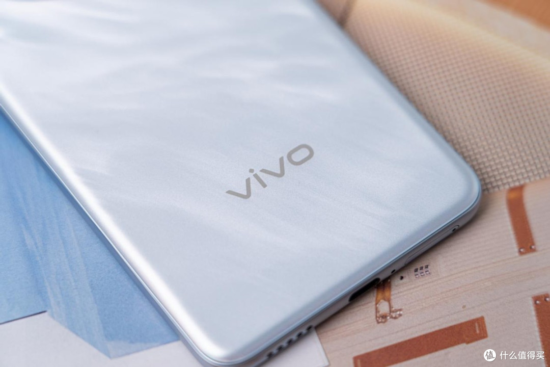 7300mAh续航灭霸!vivo Y300 Pro+首发评测:电量根本用不完