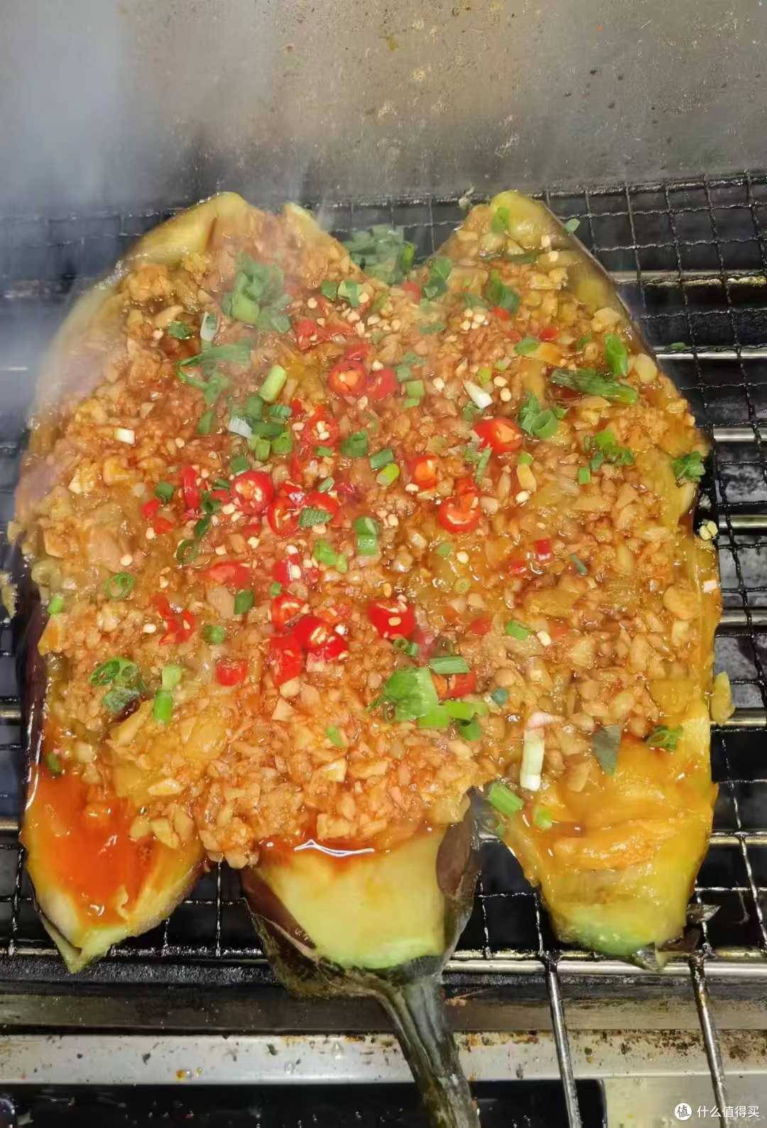 周末欢聚:烧烤小龙虾的美味时光
