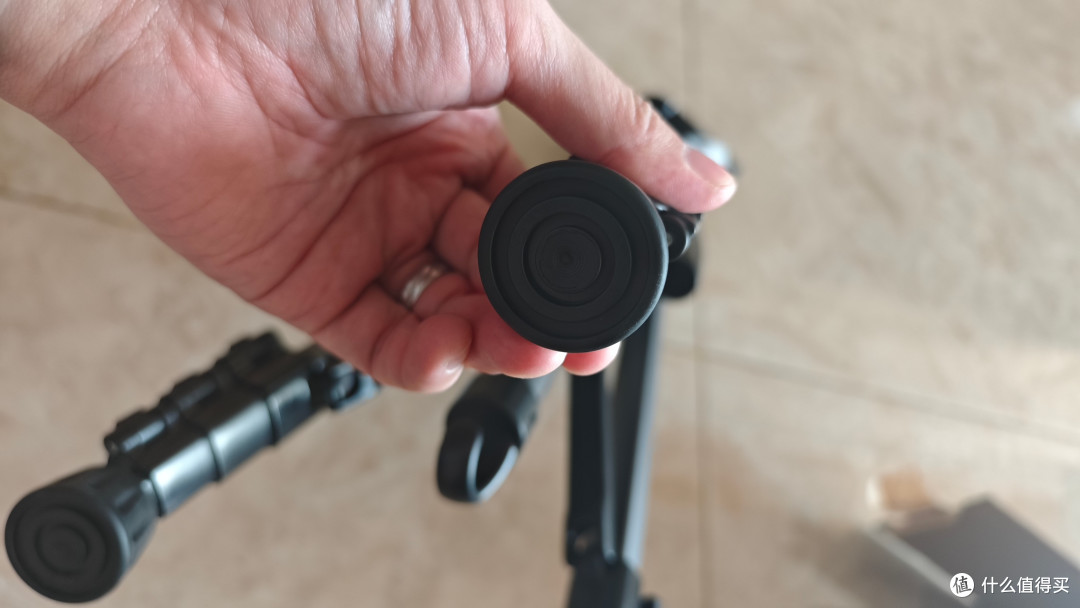 入门级轻便三脚架——绿联三脚架