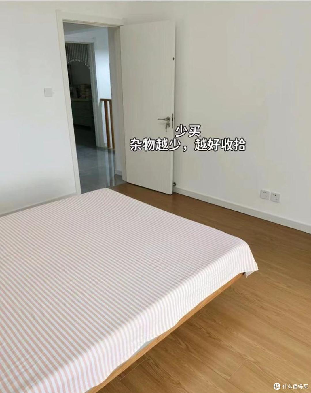 这是我见过最“抠门”的人,全屋空无一物,却治愈了很多人,晒晒