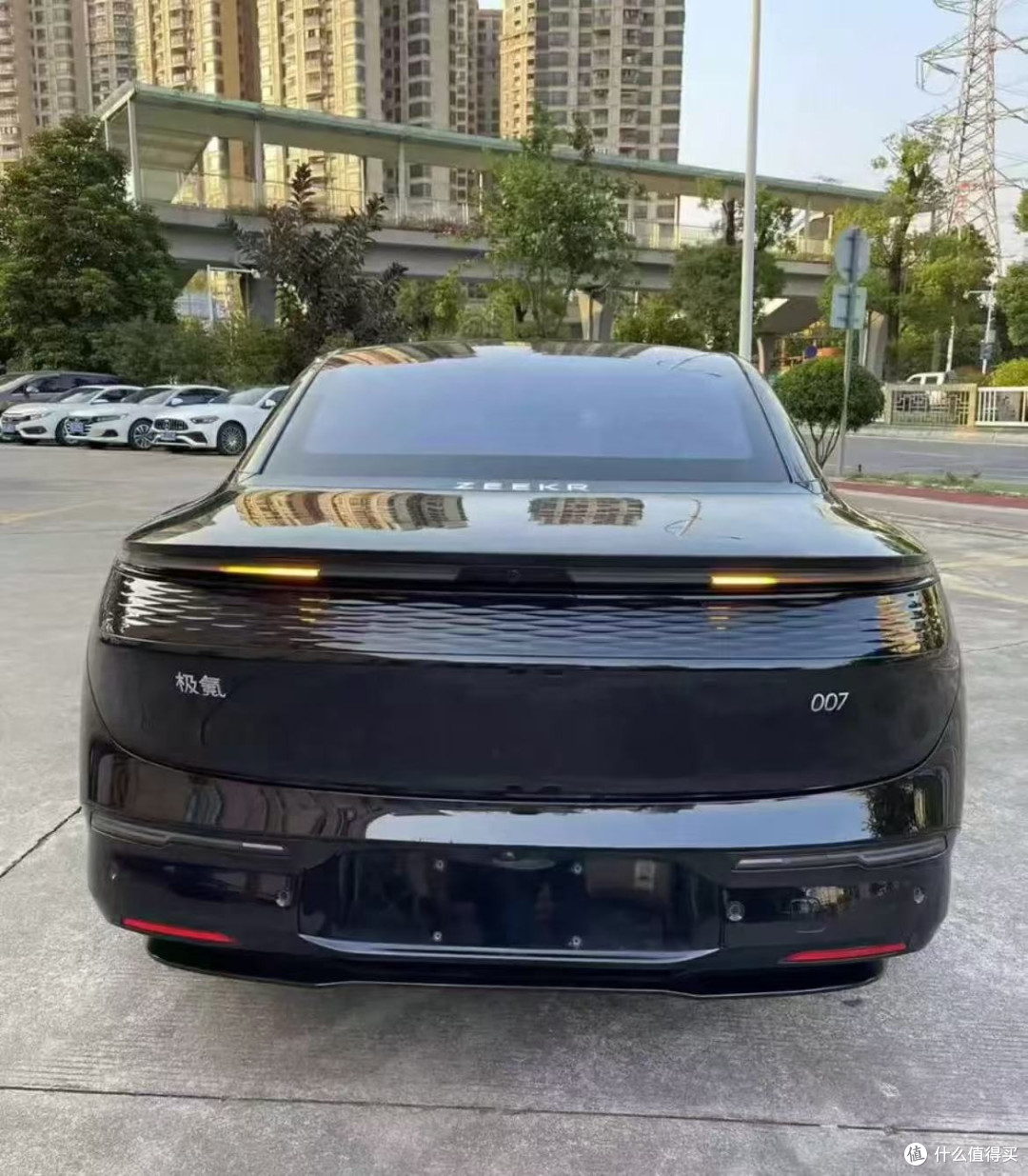 极氪007：新能源汽车的全能之星