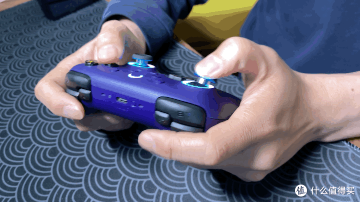 原装手感下放？八位堂猎户座2对比Xbox、Swtich Pro手柄！