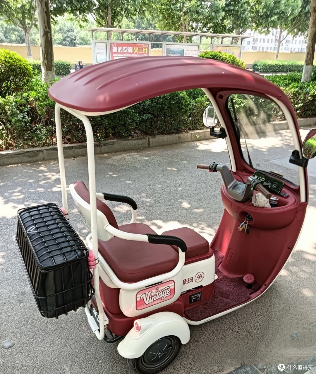 爱玛三轮电动休闲车,才是未来大家都会选择的神车吧。