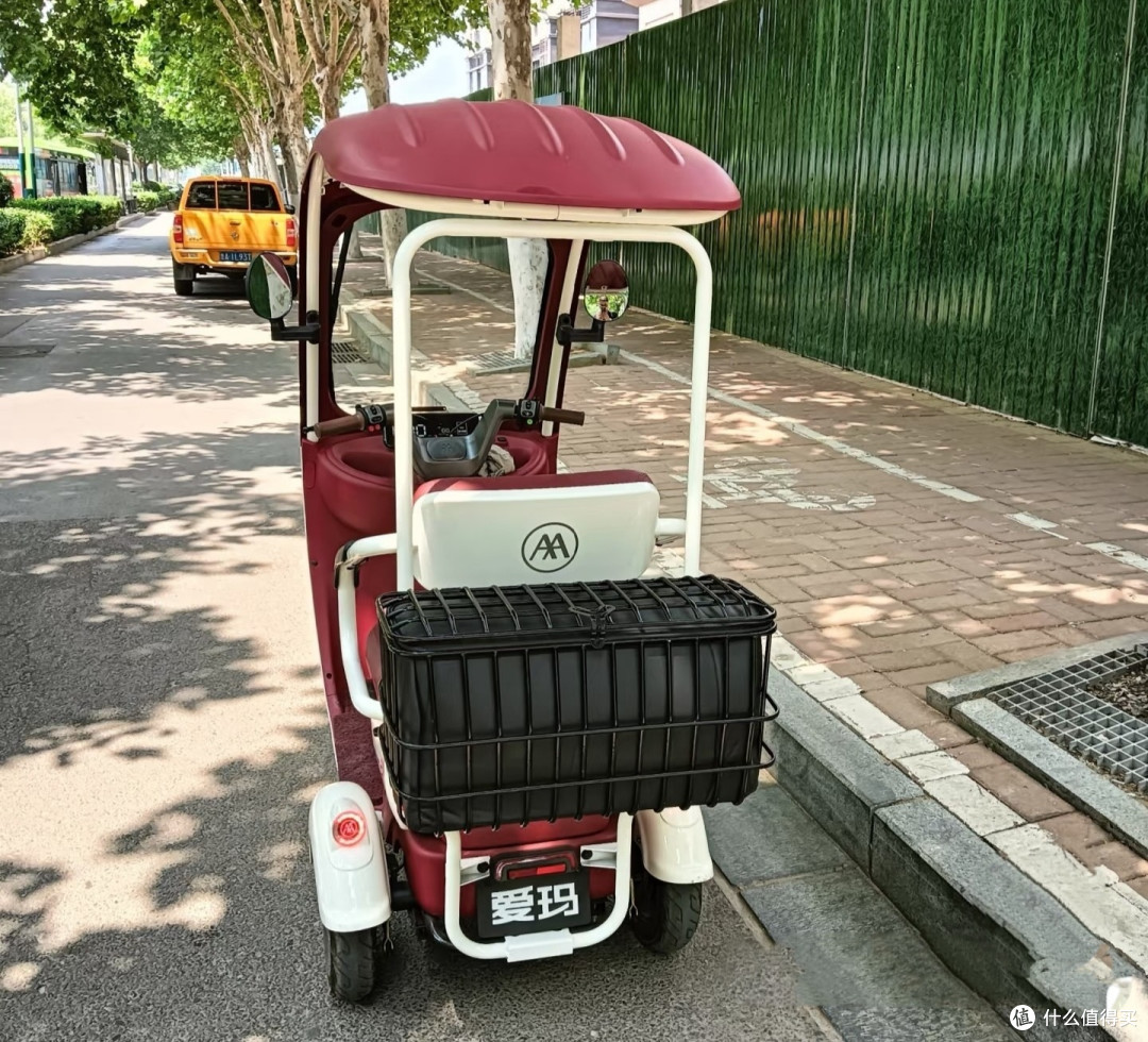 爱玛三轮电动休闲车,才是未来大家都会选择的神车吧。