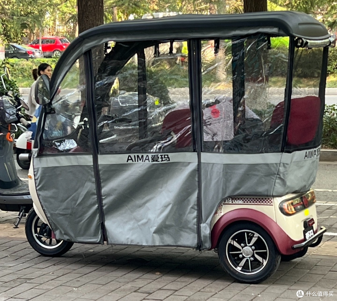 爱玛三轮电动休闲车,才是未来大家都会选择的神车吧。